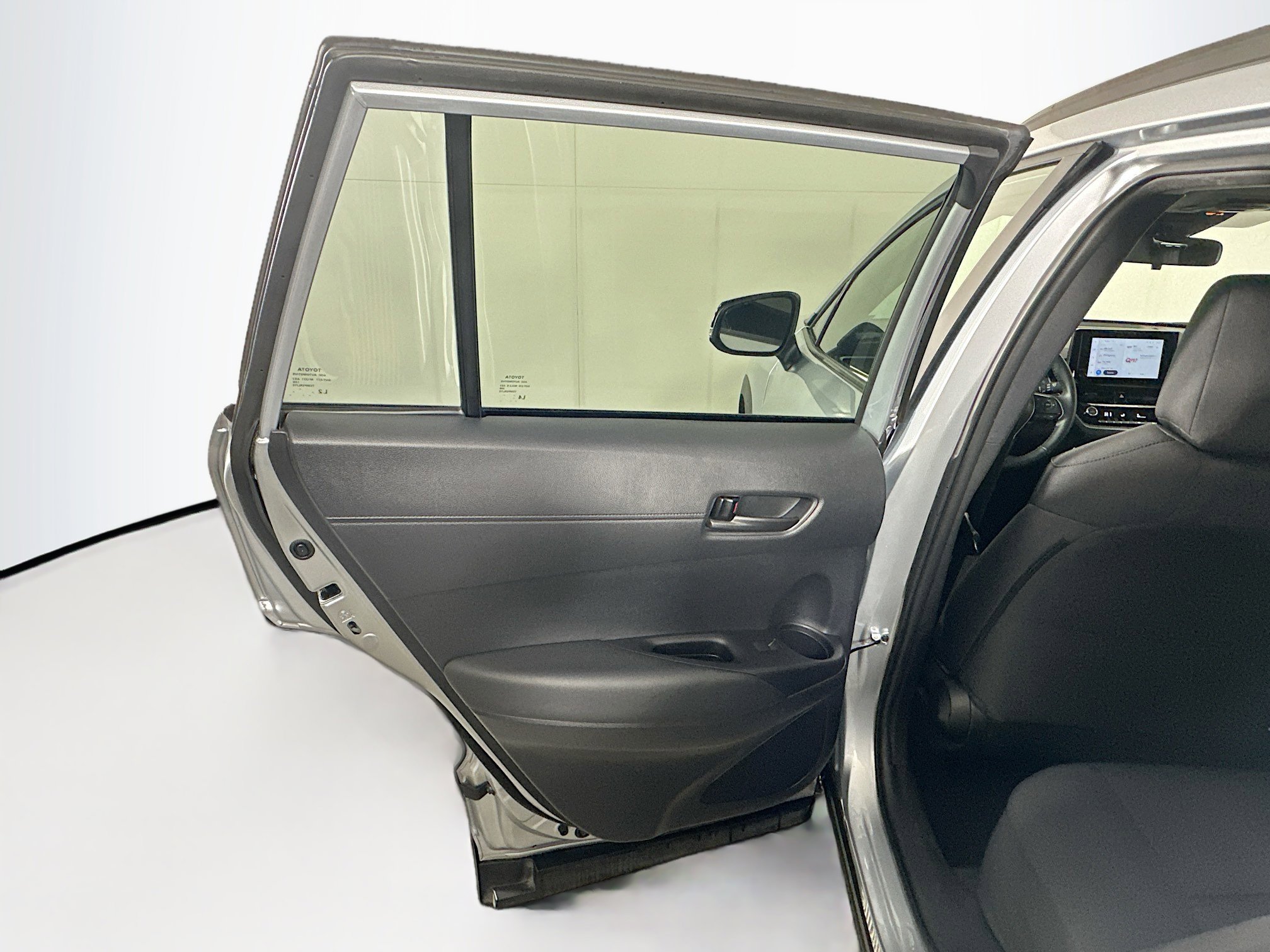 Used 2025 Toyota Corolla Cross LE image 25