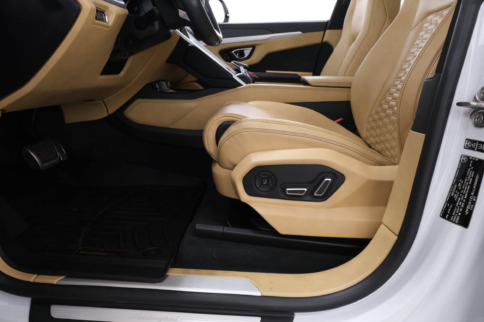 Used 2020 Lamborghini Urus AWD/4WD image 33