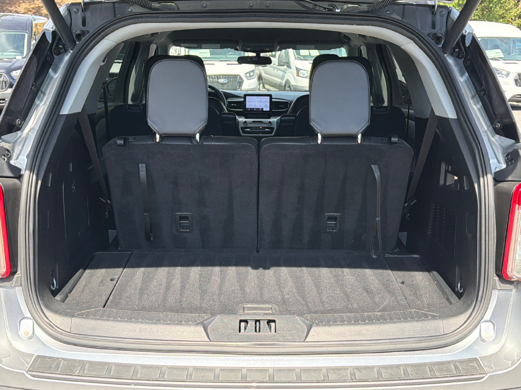 Used 2024 Ford Explorer XLT w/ Equipment Group 202A AWD/4WD image 18