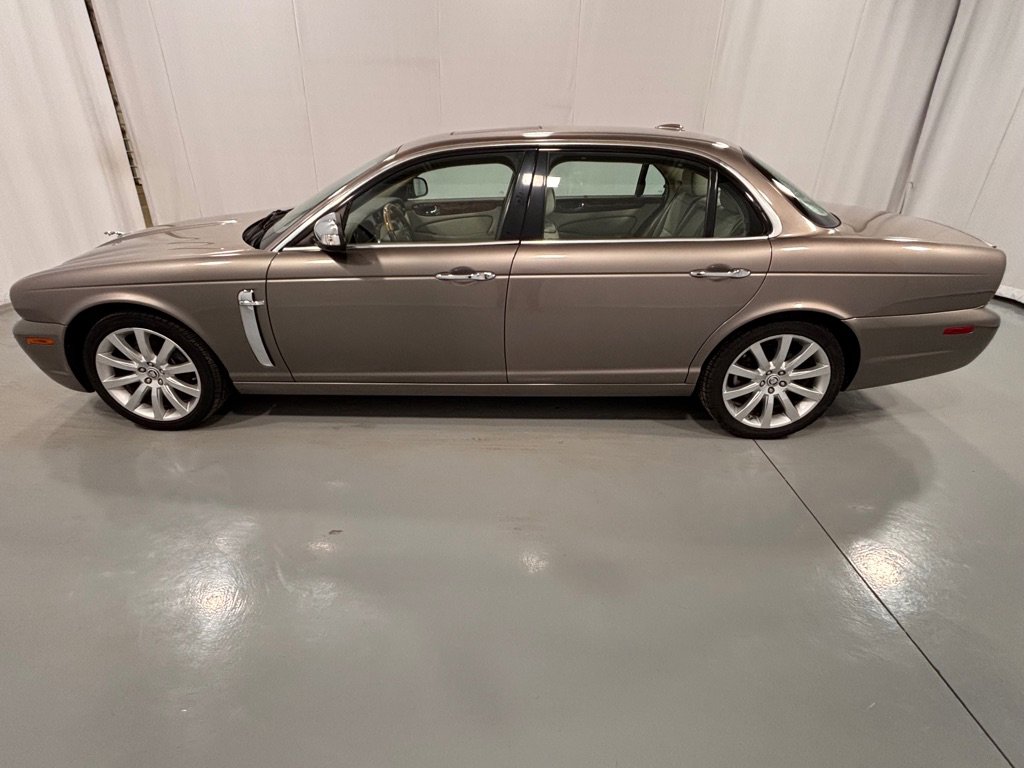 Used 2008 Jaguar XJ8 L image 8
