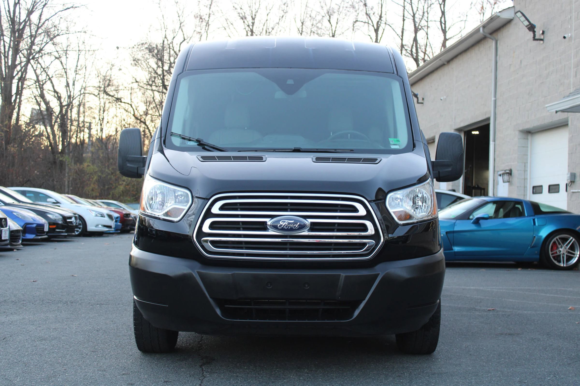 Used 2019 Ford Transit 350 XLT image 2