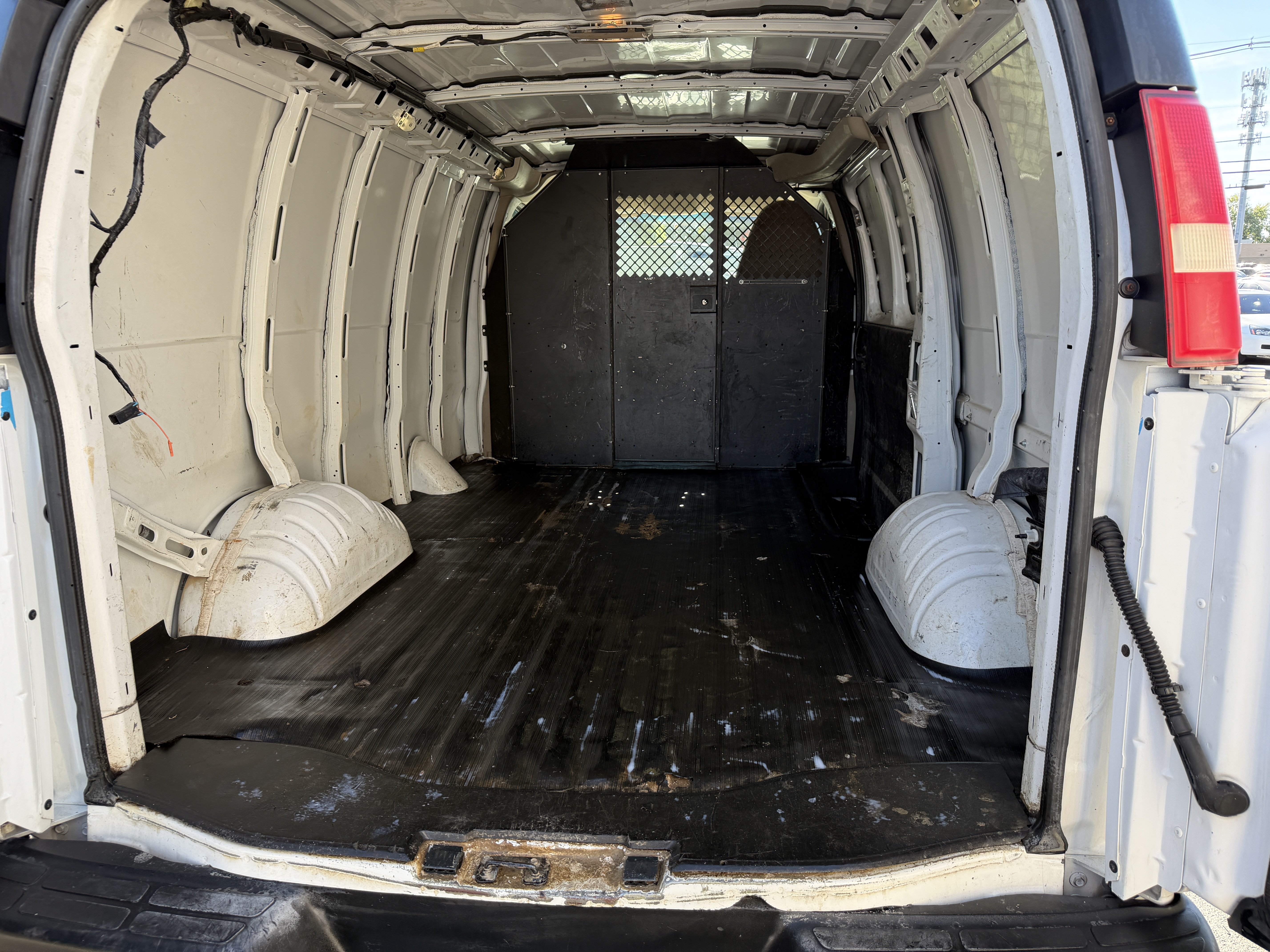 Used 2014 Chevrolet Express 2500 RWD image 22