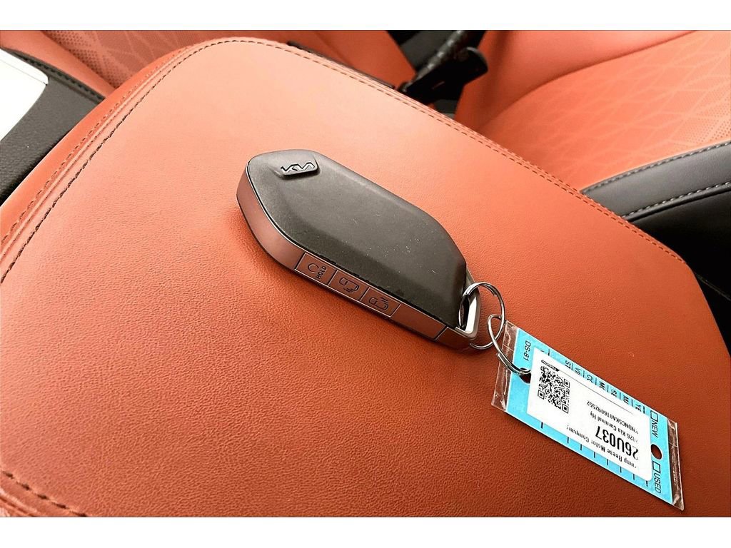 Used 2026 Kia Carnival EX image 34