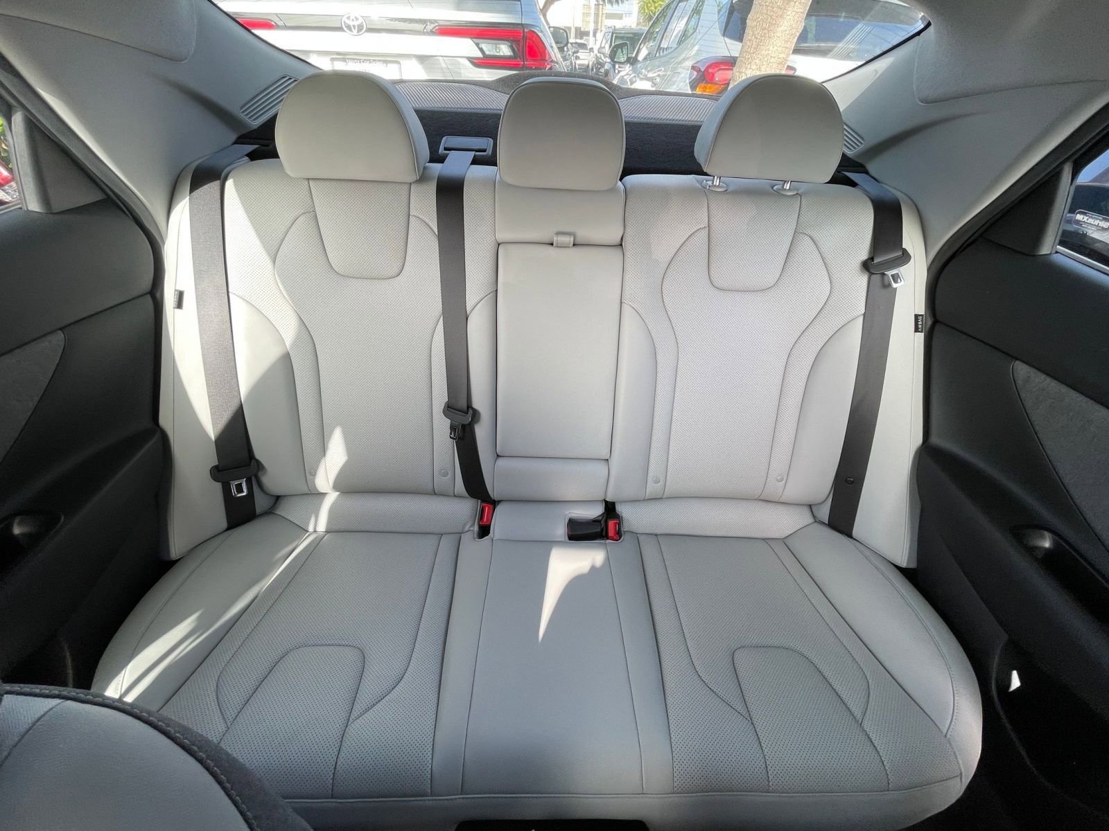 Used 2025 Hyundai Elantra Limited image 38