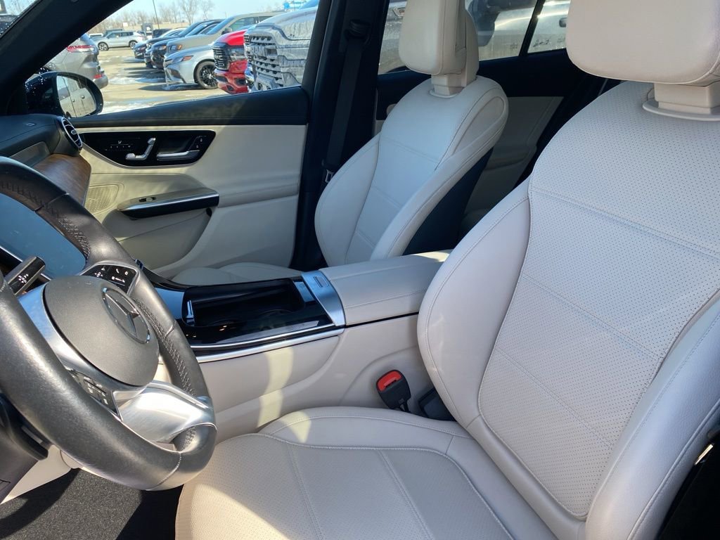 Used 2024 Mercedes-Benz GLC 300 4MATIC image 23