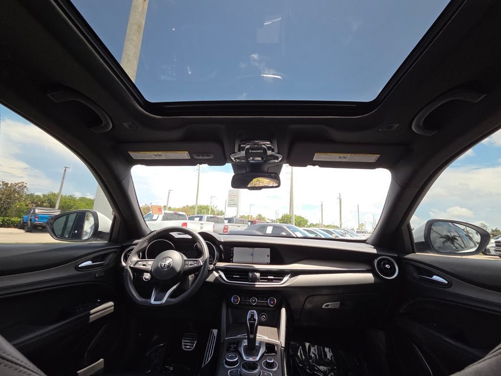 Used 2022 Alfa Romeo Stelvio Ti AWD/4WD image 25