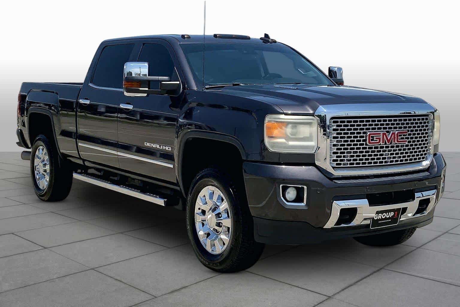 Used 2015 GMC Sierra 2500 Denali w/ Duramax Plus Package AWD/4WD image 3