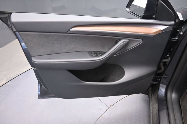 Used 2024 Tesla Model Y Long Range AWD/4WD image 16