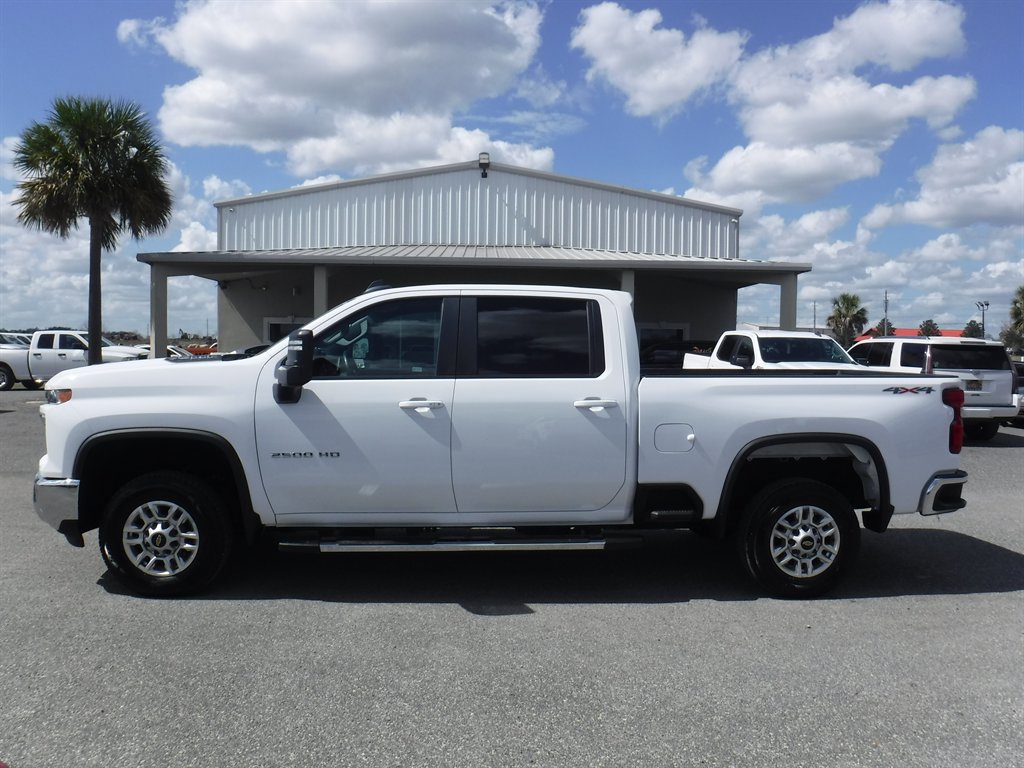 Used 2024 Chevrolet Silverado 2500 LT AWD/4WD image 1