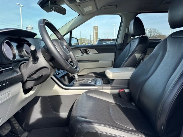 Used 2022 Kia Carnival LX image 12