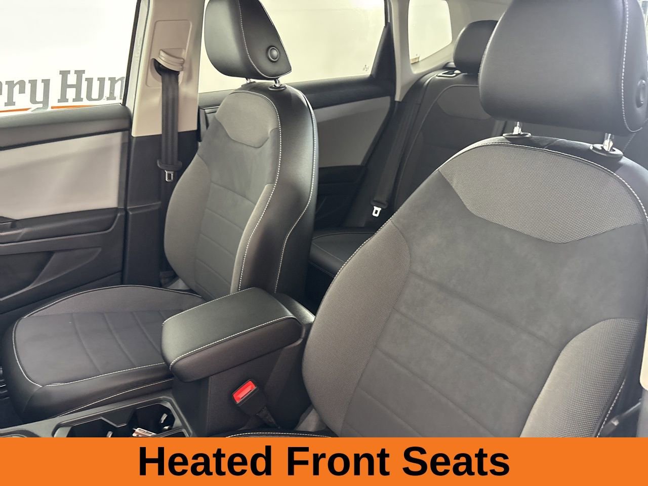 Used 2022 Volkswagen Taos SE w/ Panoramic Sunroof Package image 11