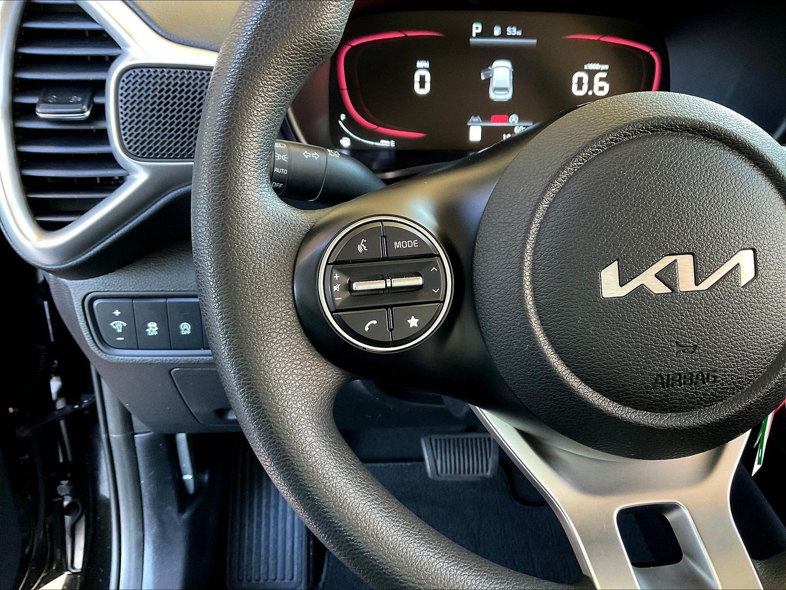 Used 2023 Kia Soul LX w/ LX Technology Package FWD image 10