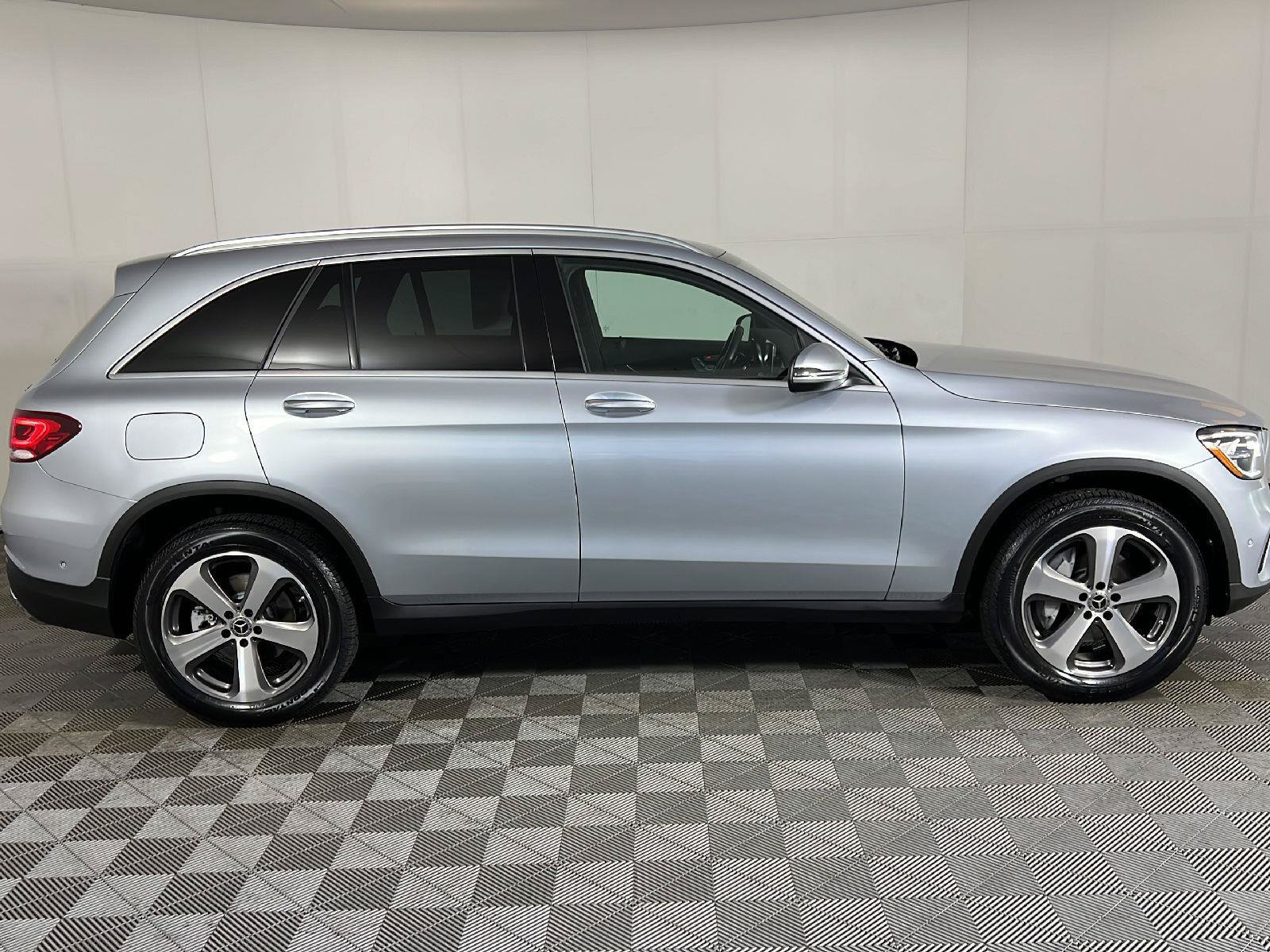 Used 2022 Mercedes-Benz GLC 300 4MATIC image 3