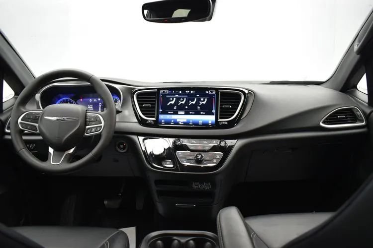 Used 2025 Chrysler Pacifica Select FWD image 19