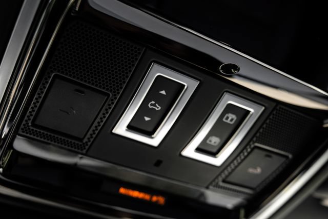 New 2026 Land Rover Range Rover Velar S AWD/4WD image 34