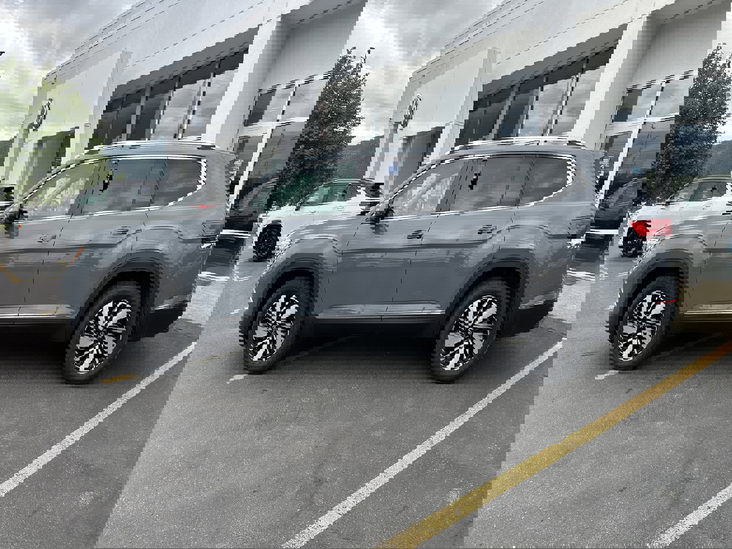 New 2025 Volkswagen Atlas SEL image 8