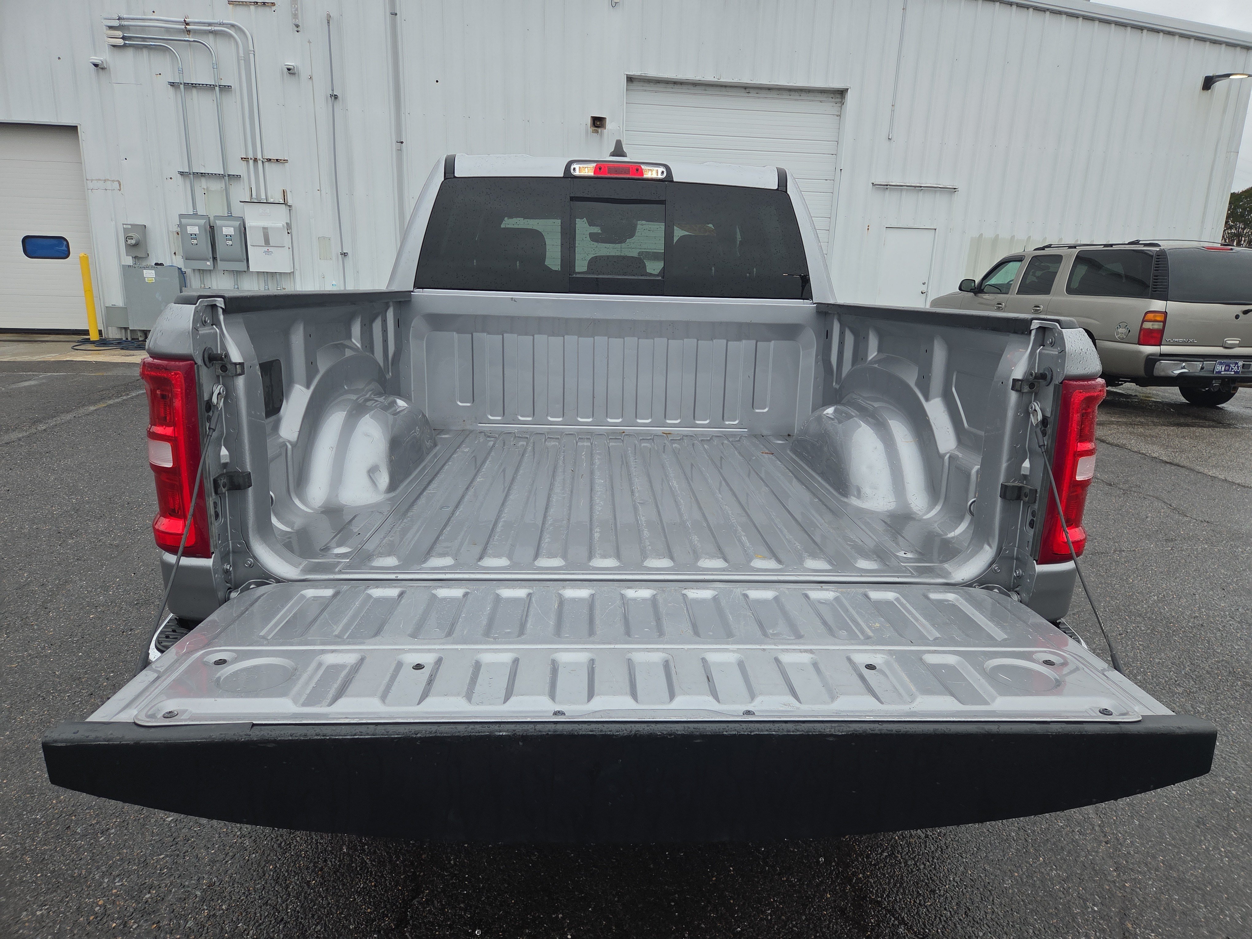 Used 2025 RAM 1500 Big Horn AWD/4WD image 9