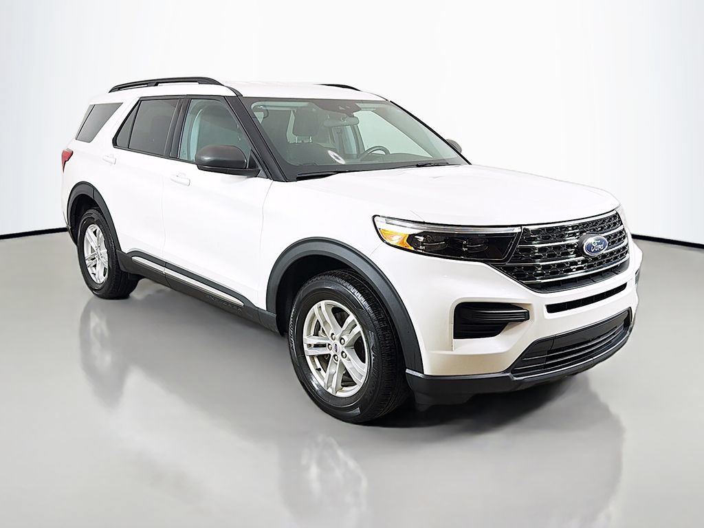 Used 2023 Ford Explorer XLT AWD/4WD image 2
