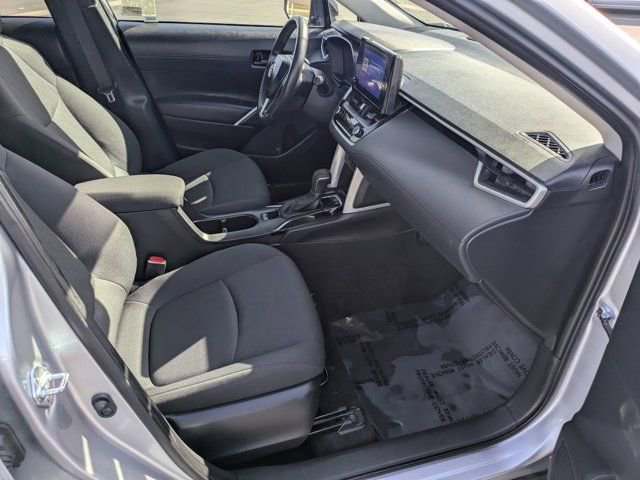 Used 2025 Toyota Corolla Cross LE image 5