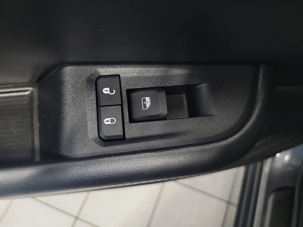 Used 2024 Jeep Grand Cherokee L Altitude AWD/4WD image 35