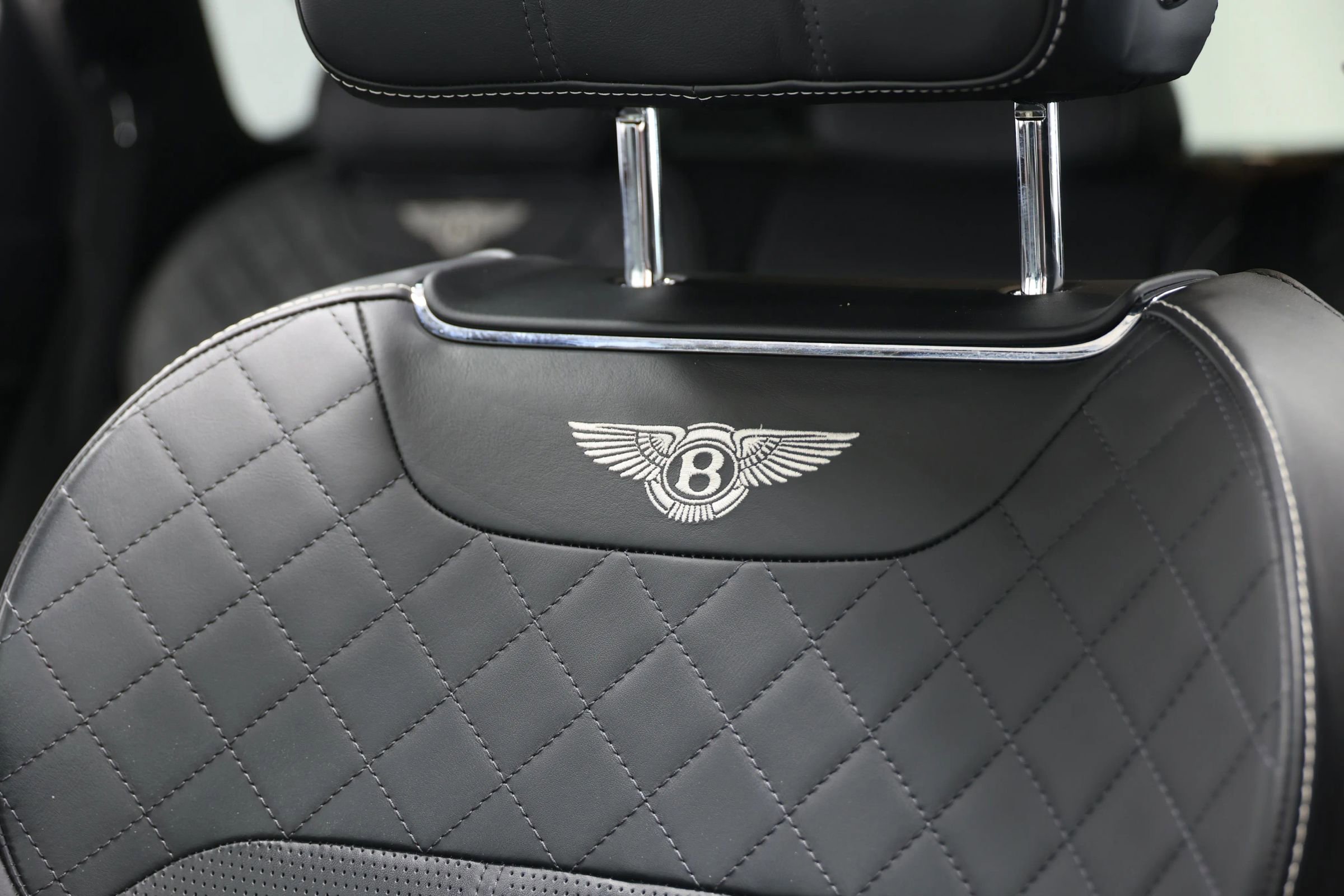 Used 2017 Bentley Bentayga image 20