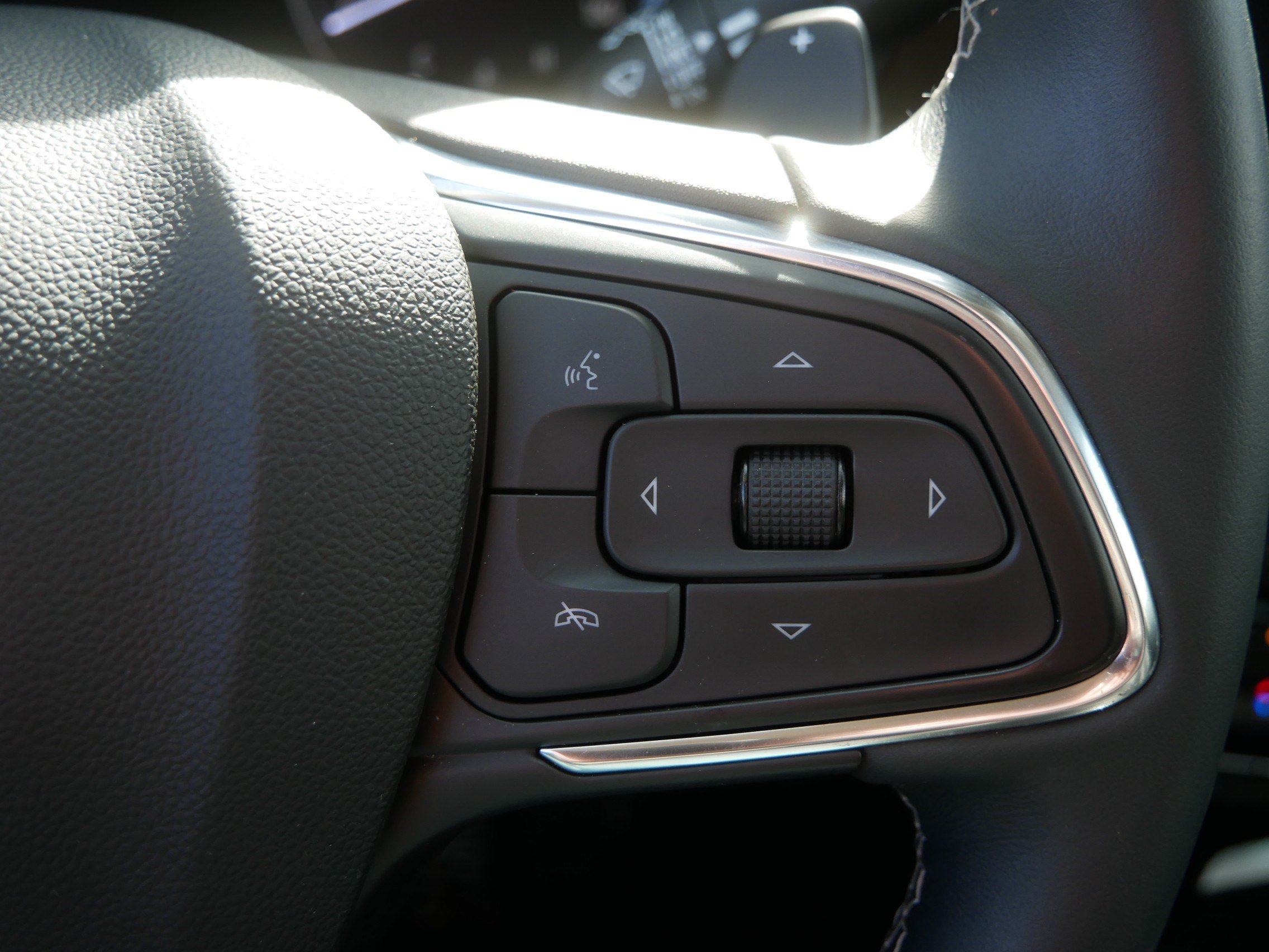 Used 2023 Buick Envision Avenir AWD/4WD image 29