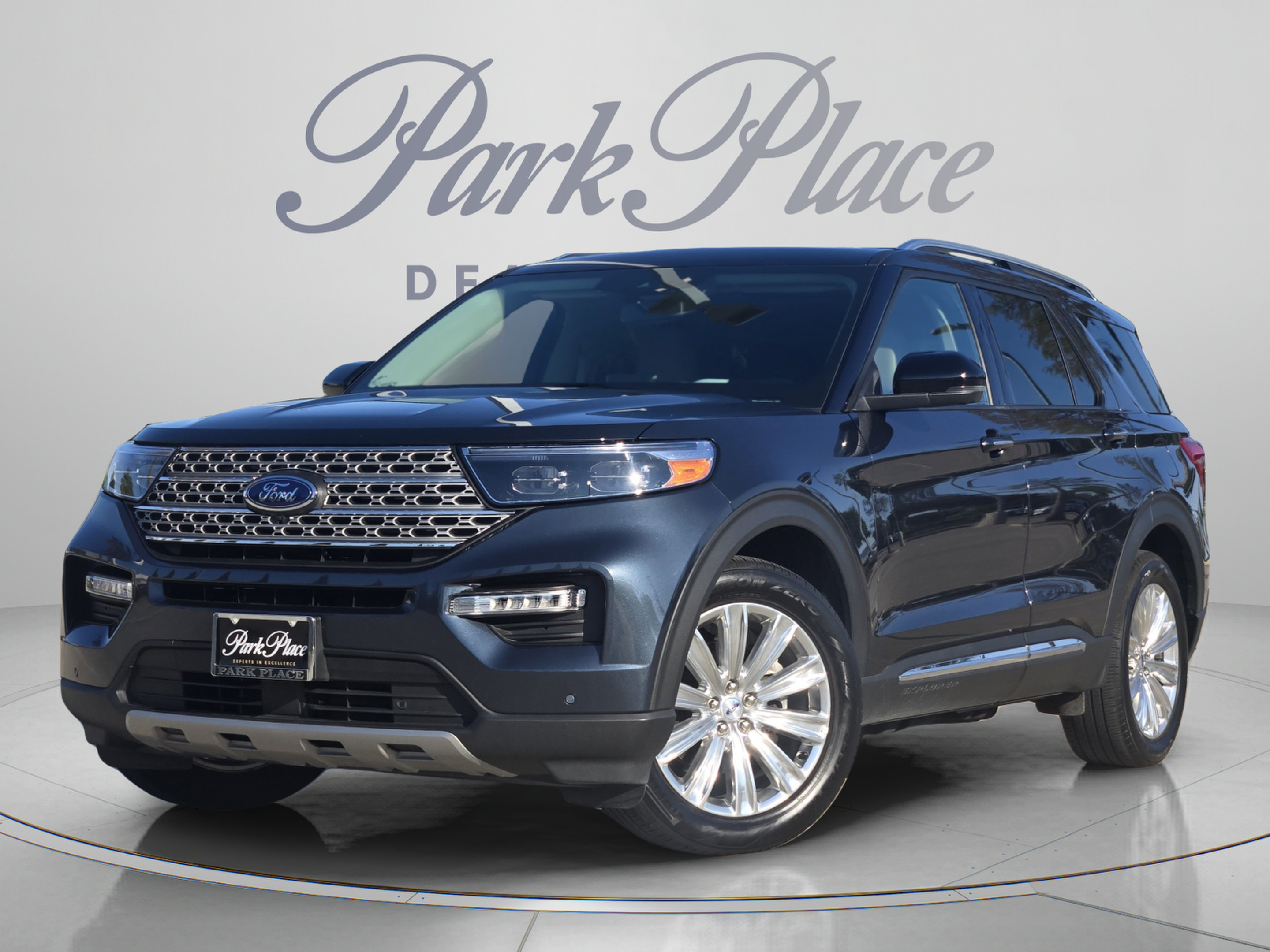 Used 2023 Ford Explorer Limited w/ Limited Technology Package RWD image 1