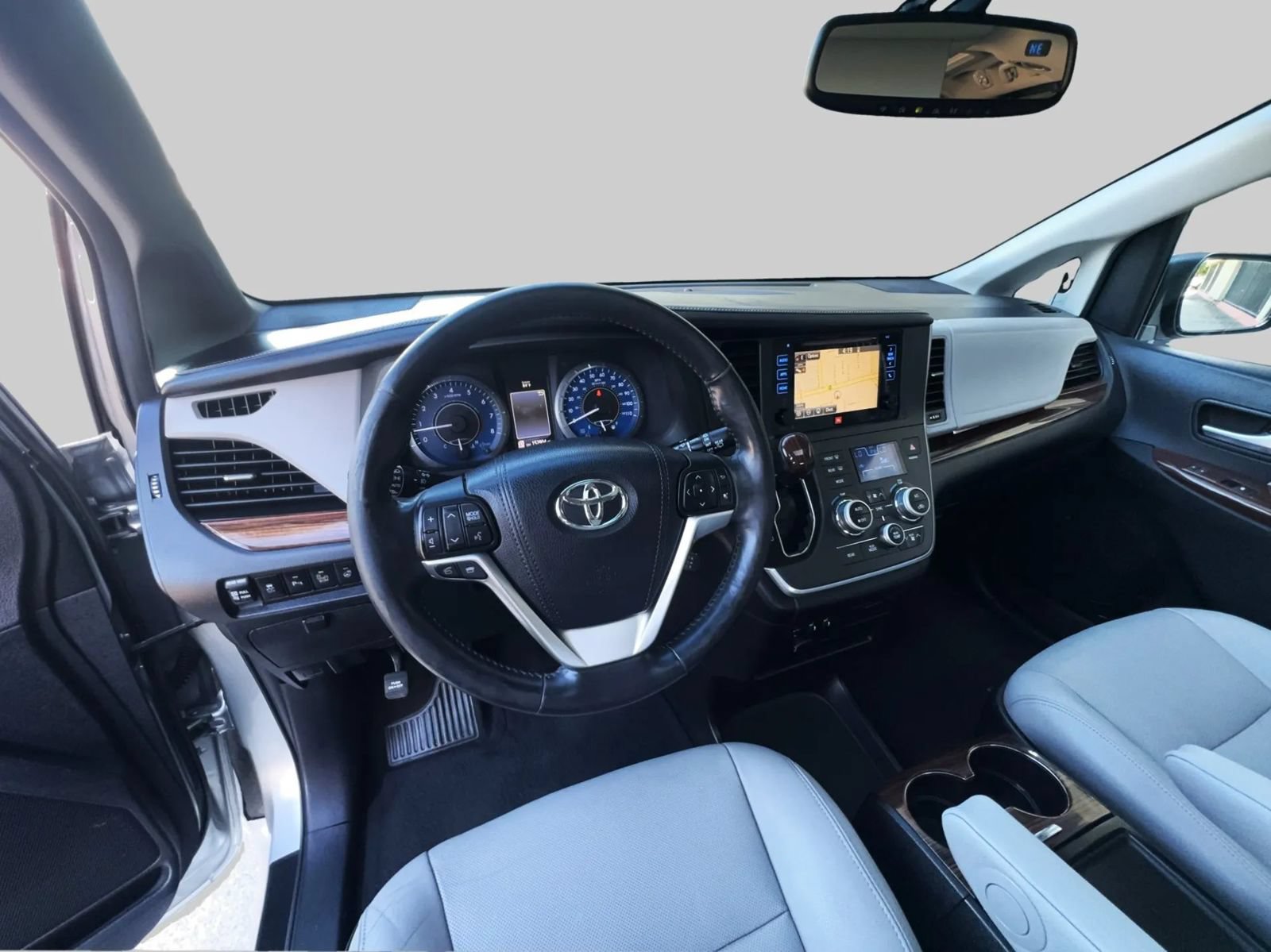 Used 2015 Toyota Sienna Limited Premium FWD image 20