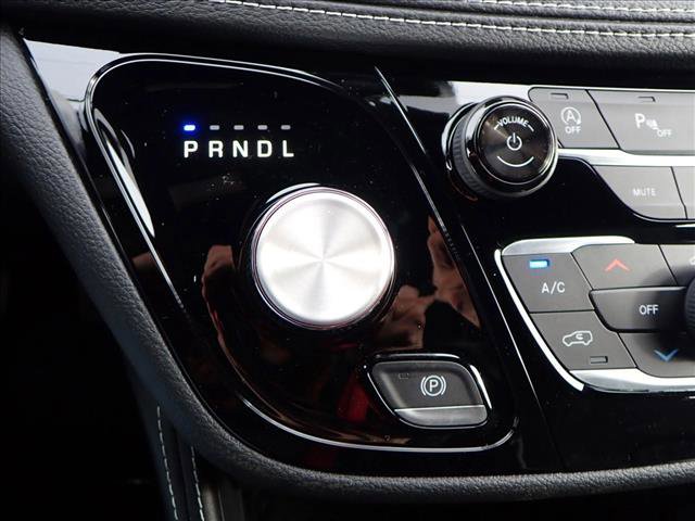 New 2026 Chrysler Pacifica Limited w/ Uconnect Theater Family Group image 24