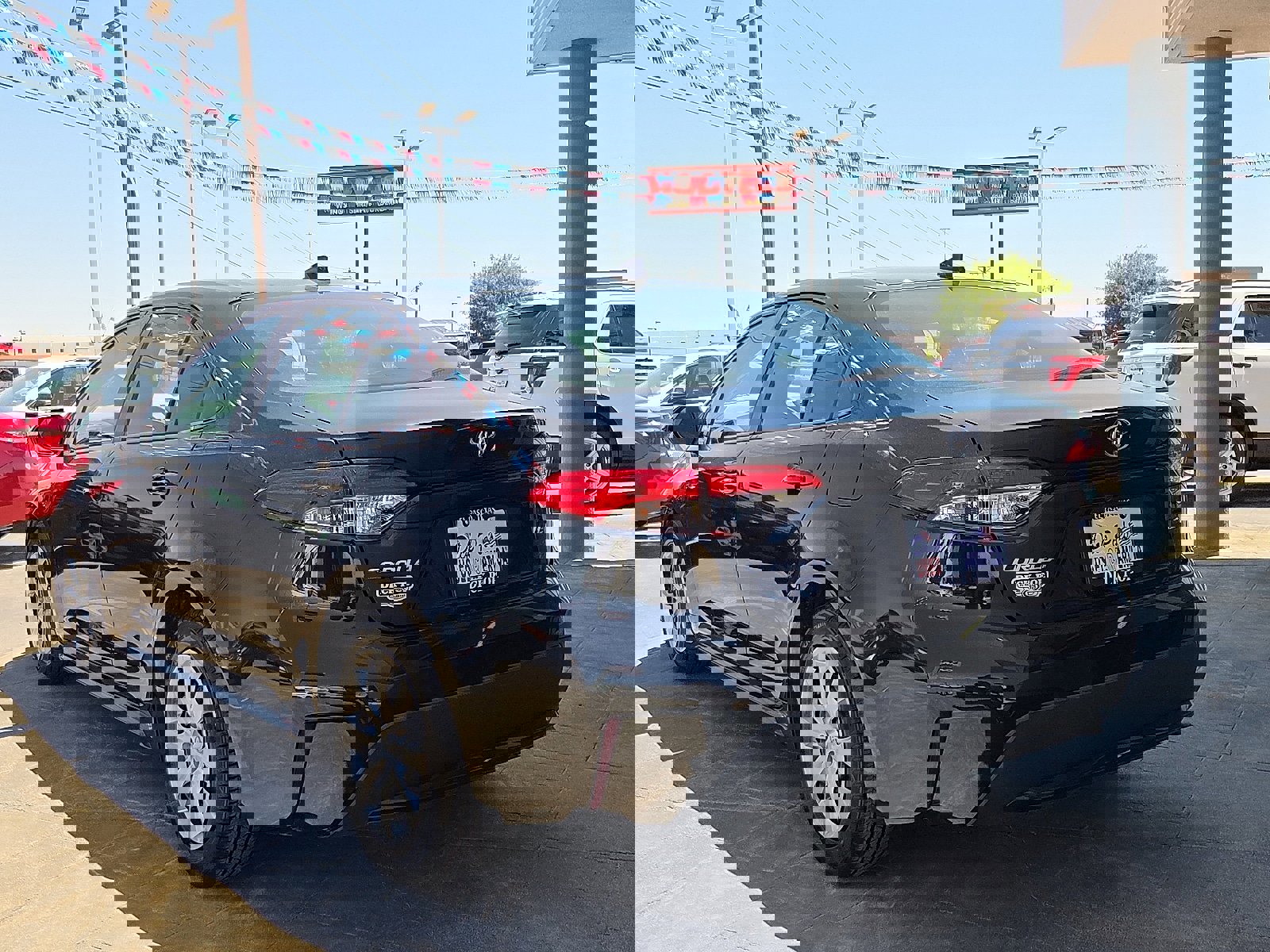 Used 2022 Toyota Corolla LE image 4