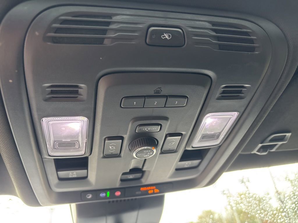 Used 2024 GMC Yukon Denali w/ Advanced Technology Package image 18