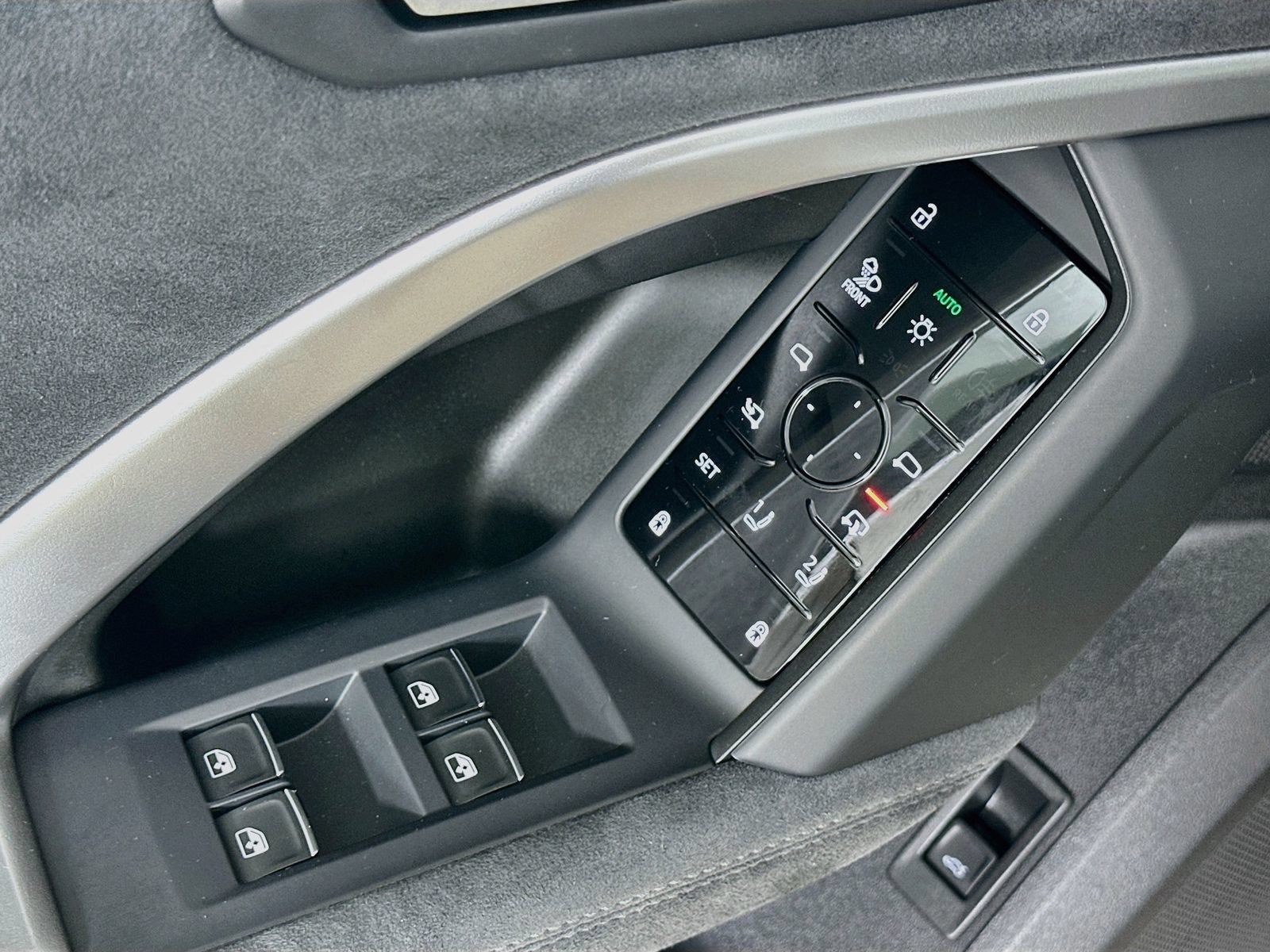 New 2026 Audi SQ5 Premium Plus AWD/4WD image 17