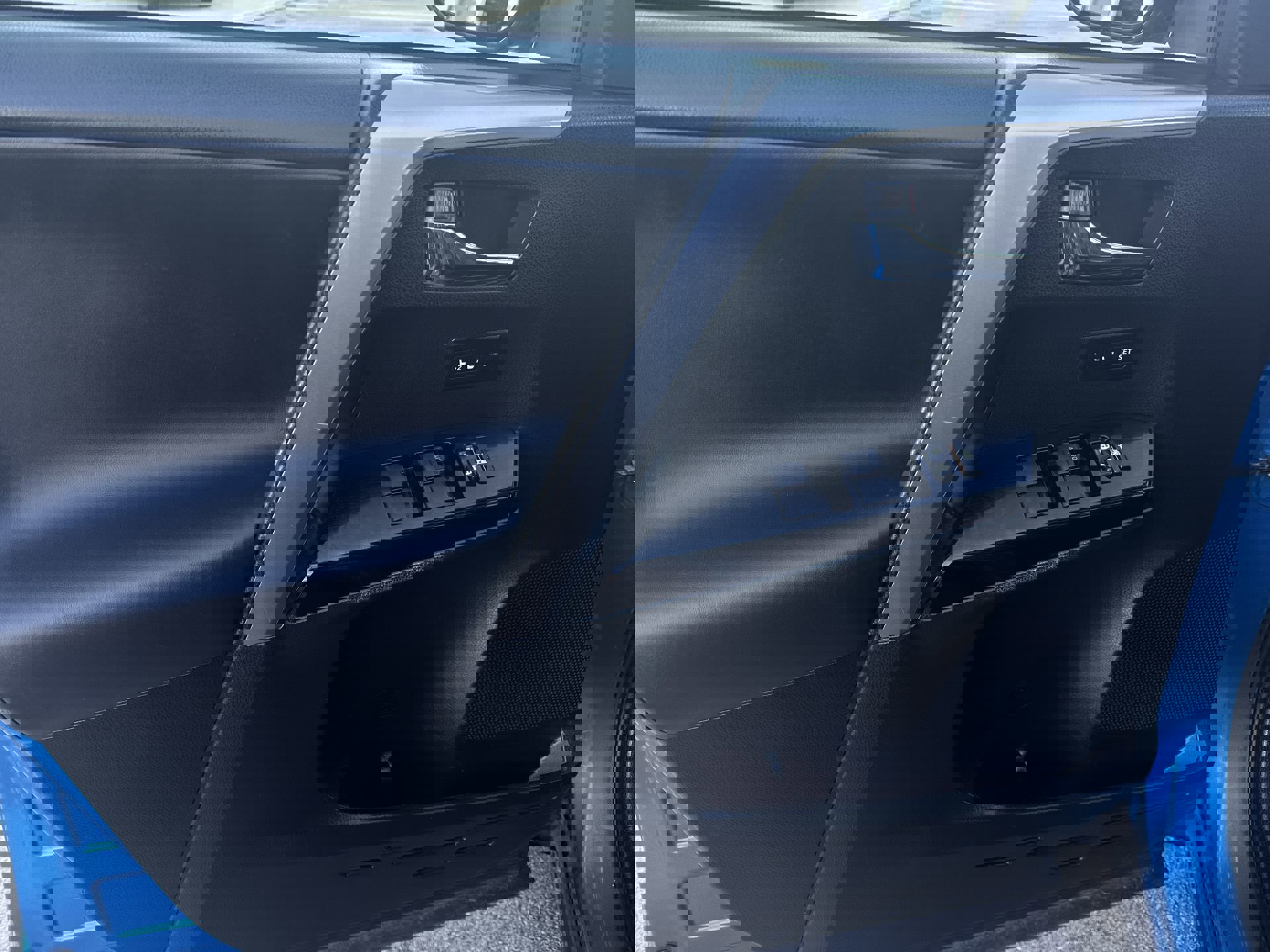 Used 2017 Toyota RAV4 Limited image 22