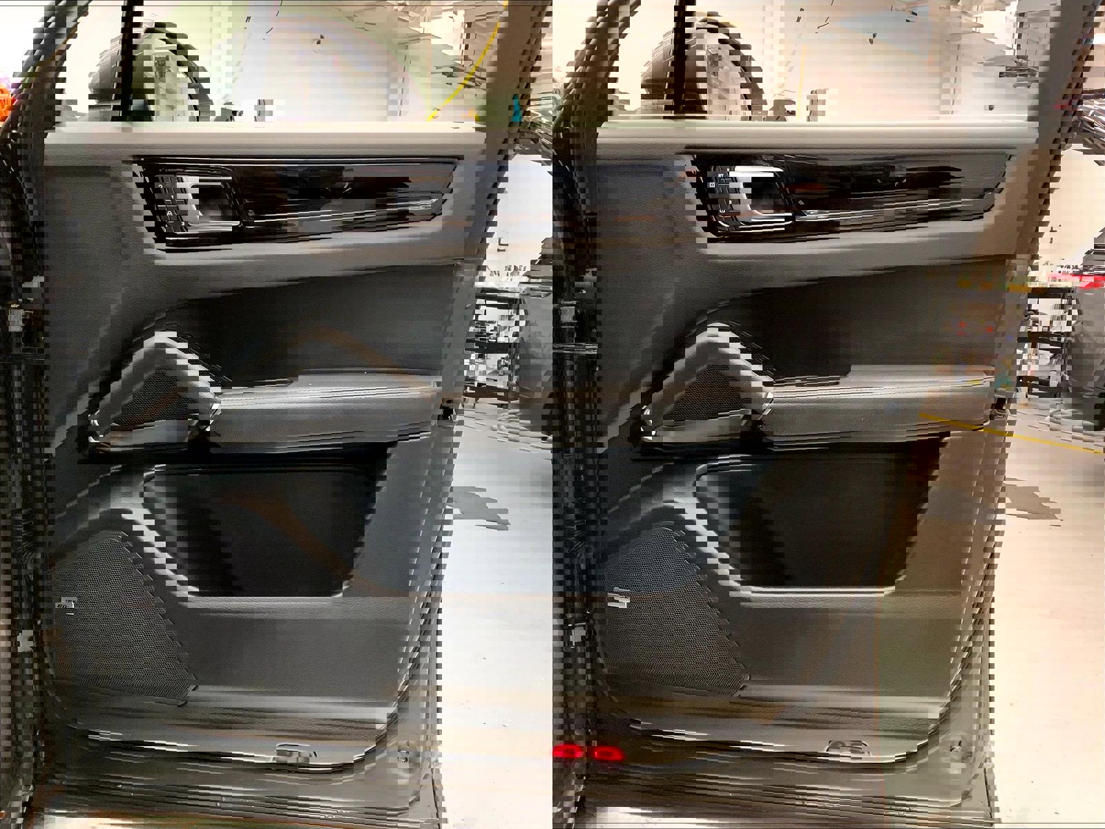 Used 2023 Porsche Cayenne image 28