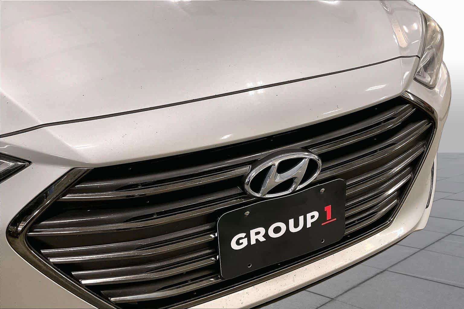Used 2017 Hyundai Elantra Limited FWD image 29