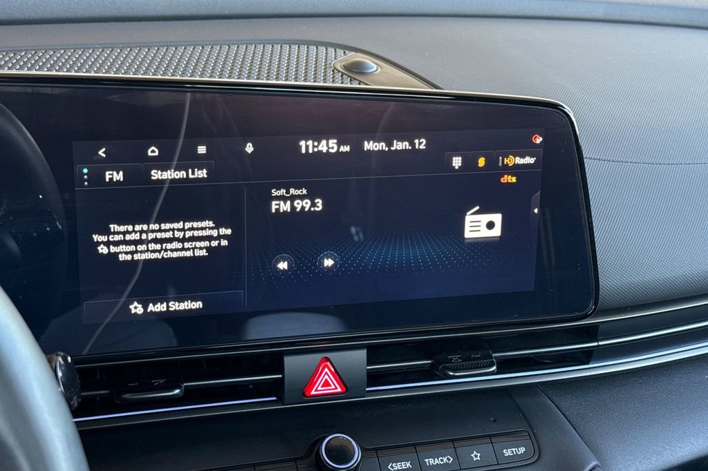 Used 2025 Hyundai Elantra SEL image 15