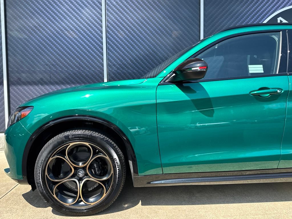 New 2025 Alfa Romeo Stelvio Sprint AWD/4WD image 16