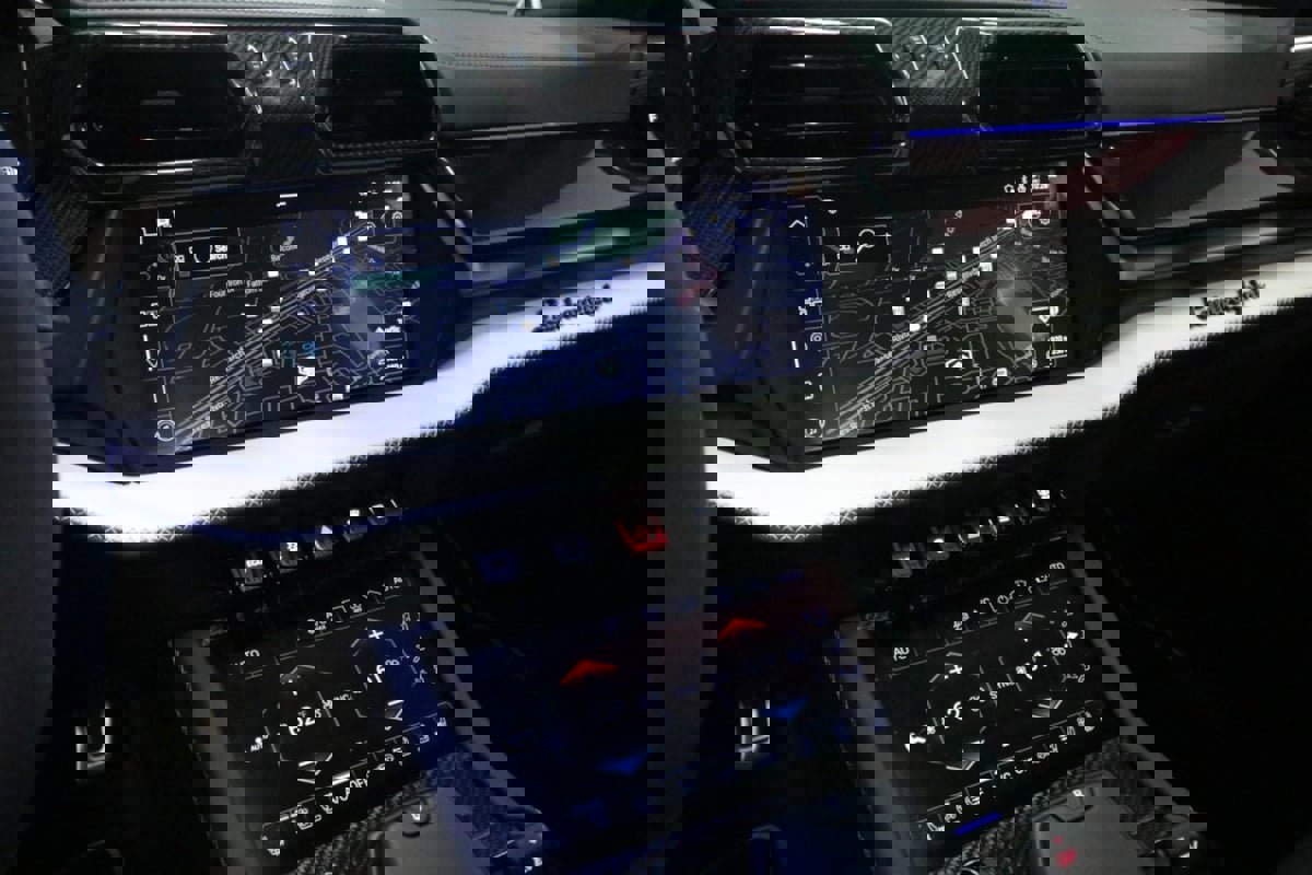 Used 2025 Lamborghini Urus SE image 26