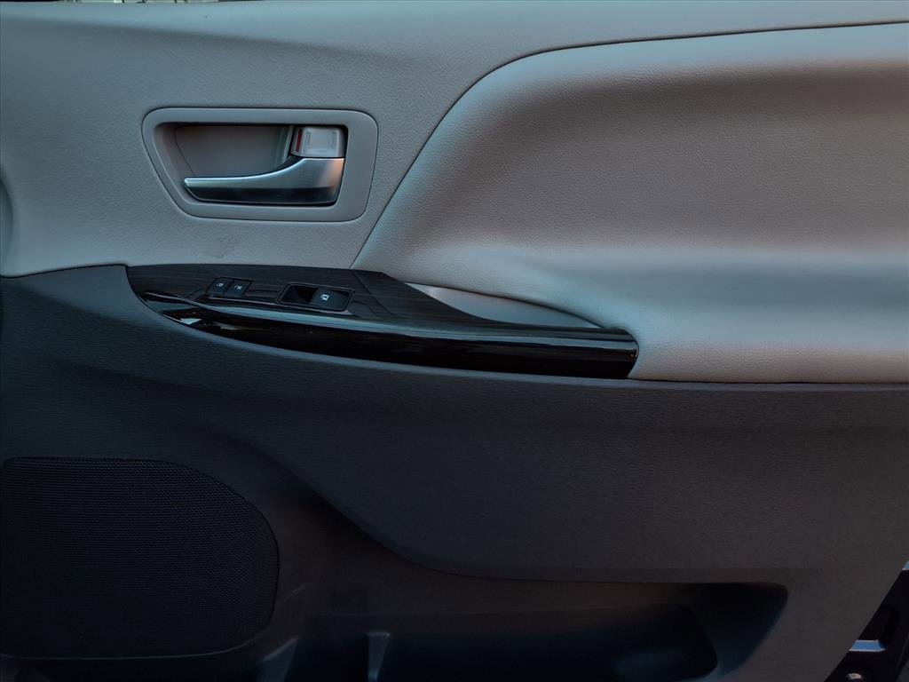 Certified 2020 Toyota Sienna XLE image 23