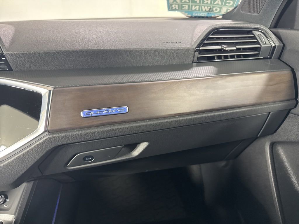 Used 2024 Audi Q3 2.0T Premium Plus w/ Premium Plus Package image 32