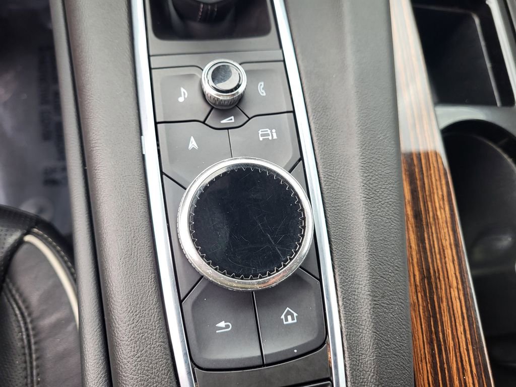 Used 2021 Cadillac Escalade Premium Luxury image 21