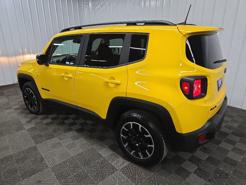Used 2023 Jeep Renegade Latitude AWD/4WD image 9