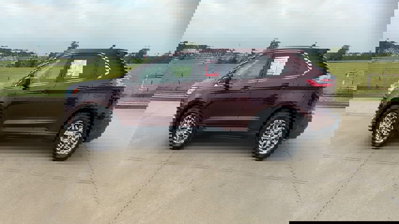 Used 2024 Ford Edge SEL image 5