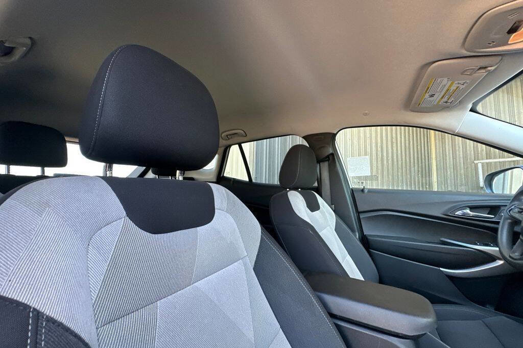 Used 2024 Chevrolet Trax LS w/ LS Convenience Package image 17