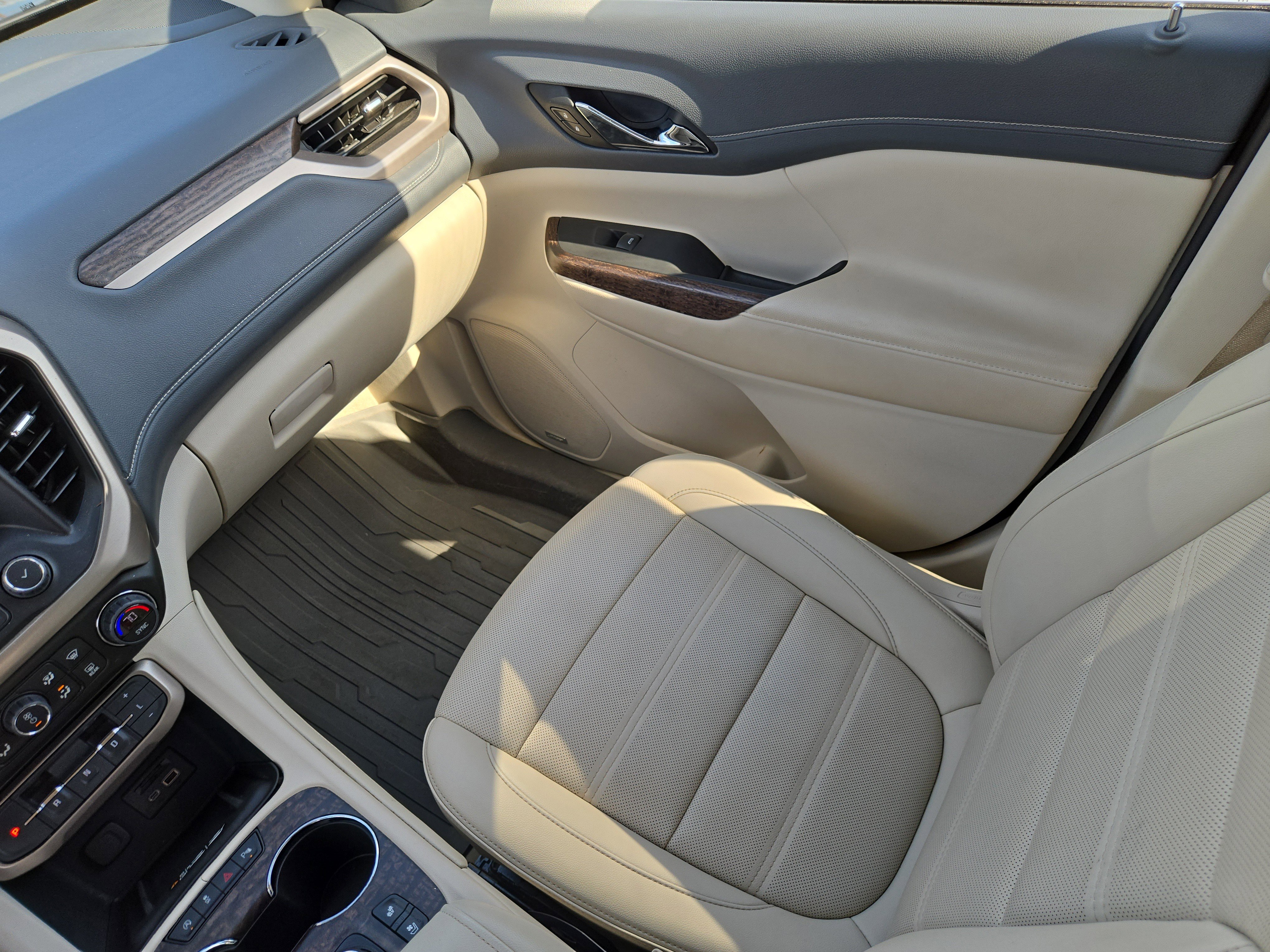 Used 2023 GMC Acadia Denali w/ Denali Technology Package FWD image 17