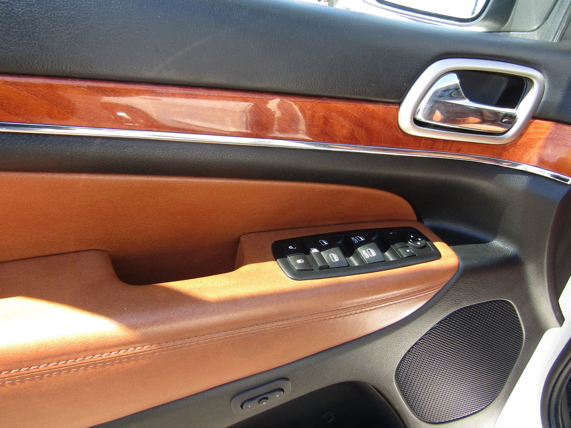 Used 2012 Jeep Grand Cherokee Overland image 20