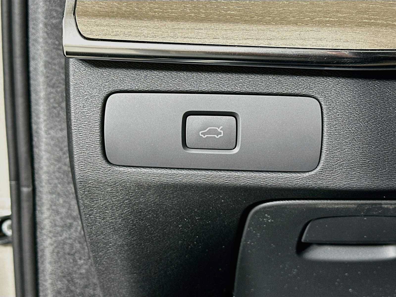 New 2027 Volvo XC90 B6 Plus AWD/4WD image 10
