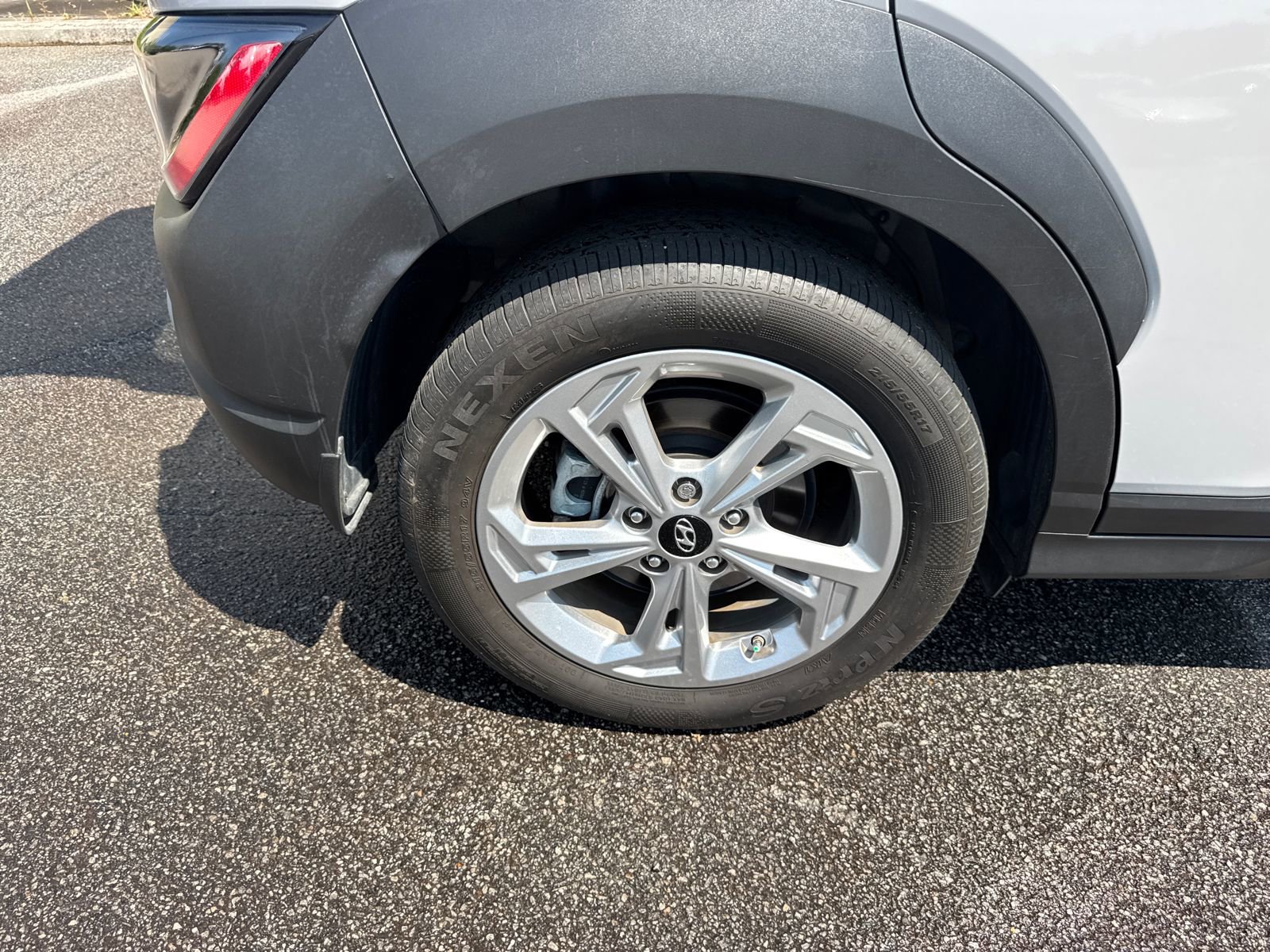 Used 2023 Hyundai Kona SEL w/ Cargo Package AWD/4WD image 17