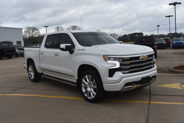 Used 2024 Chevrolet Silverado 1500 High Country image 3