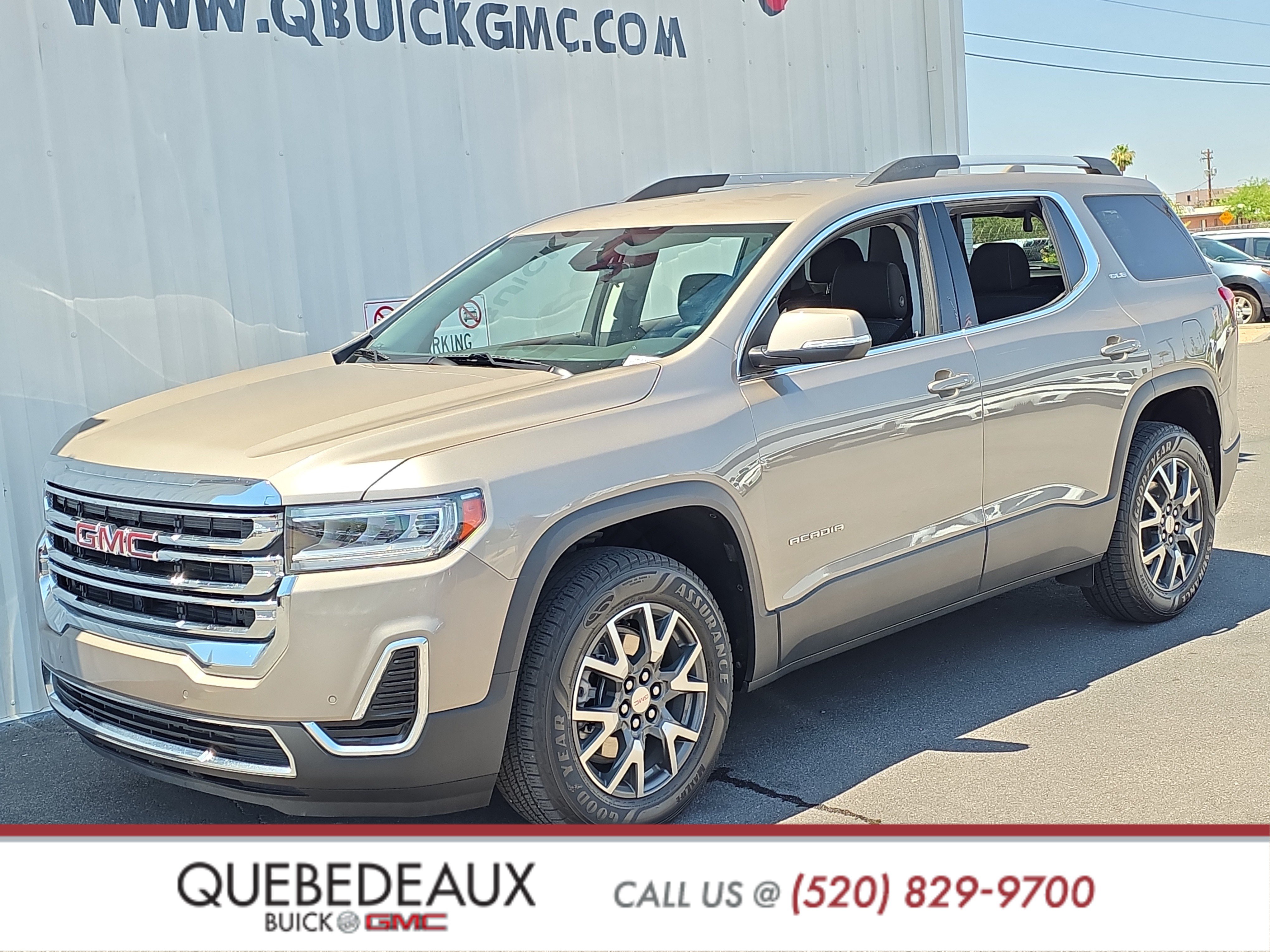 Used 2022 GMC Acadia SLE w/ Driver Convenience Package FWD image 3